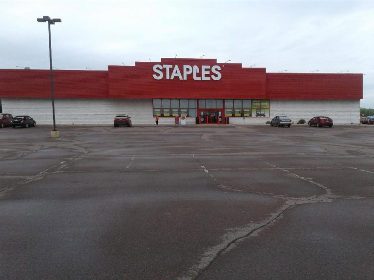Staples_MainStreetMonctonMainweb Plaza Reit
